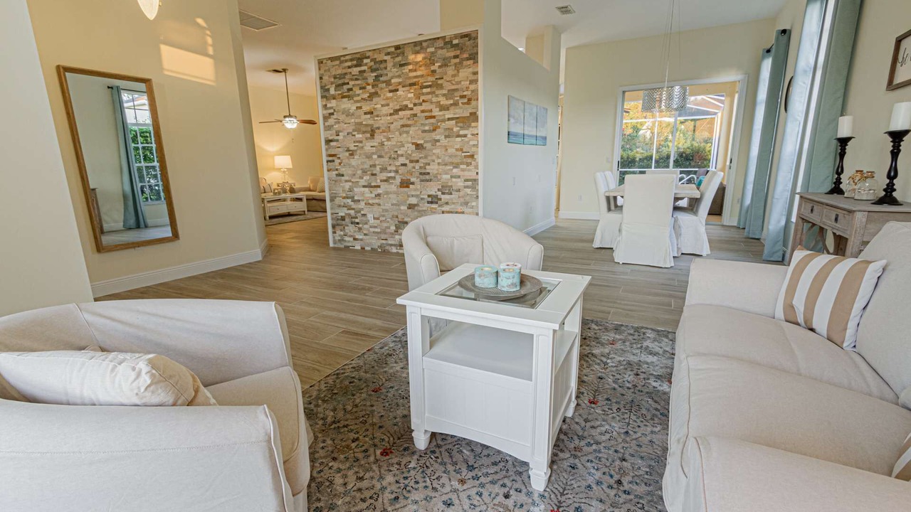 Photo of Livingroom in Crown Pointe