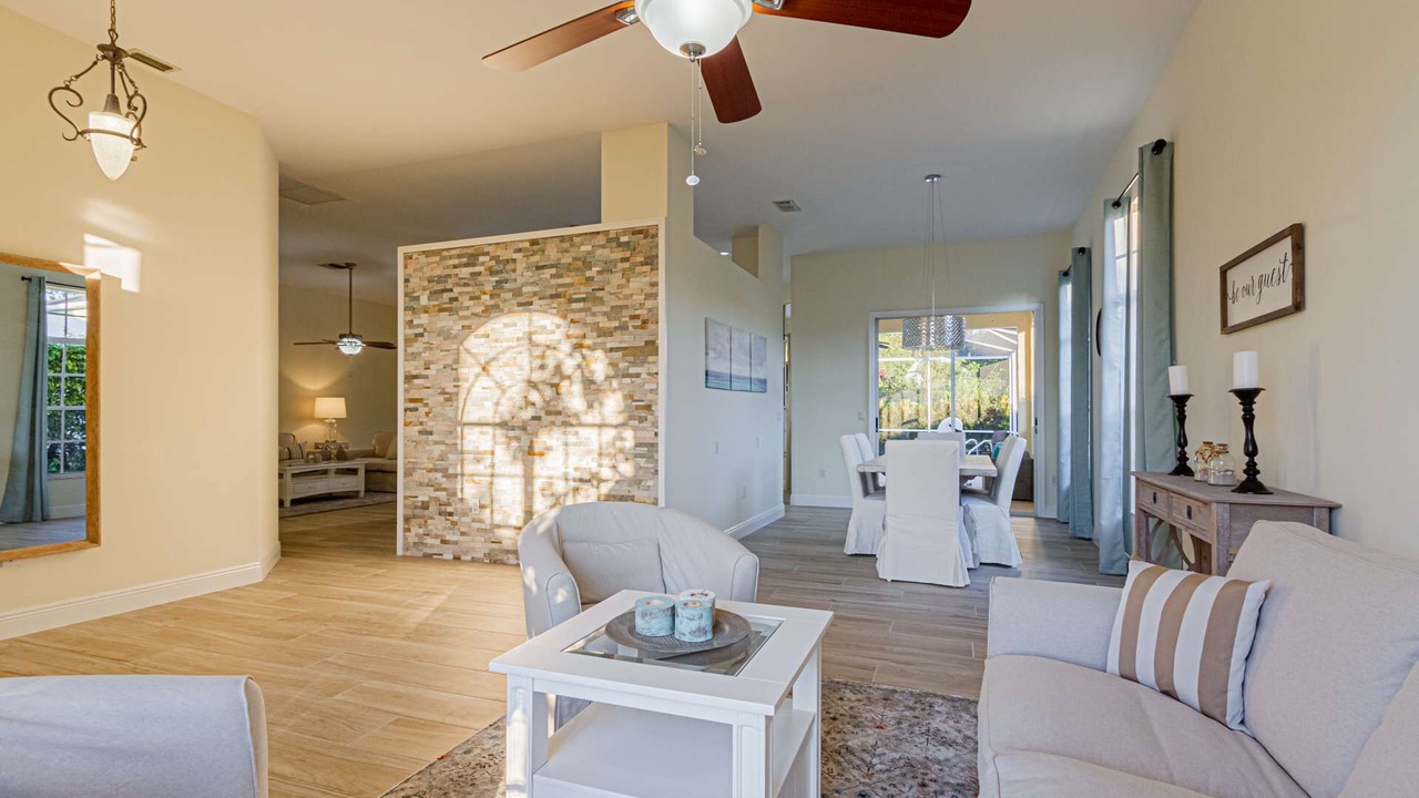 Photo of Livingroom in Crown Pointe