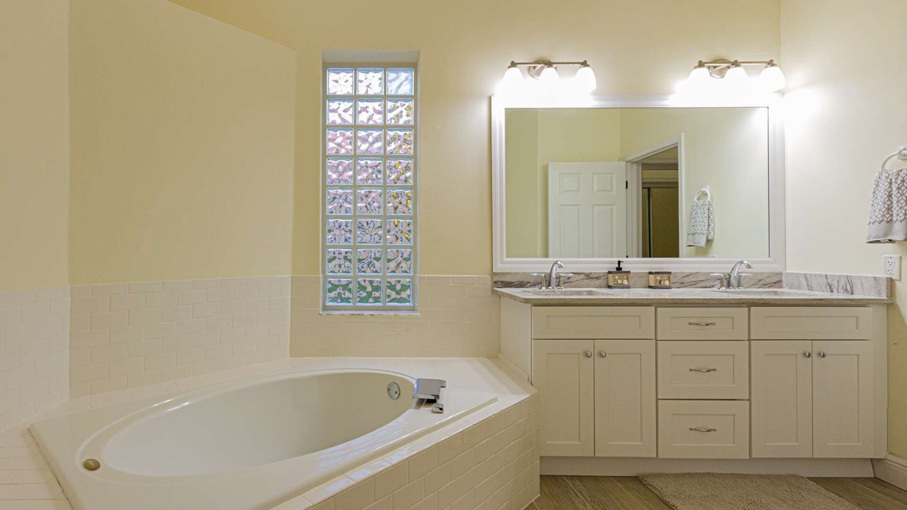 Photo of Bathroom in Crown Pointe