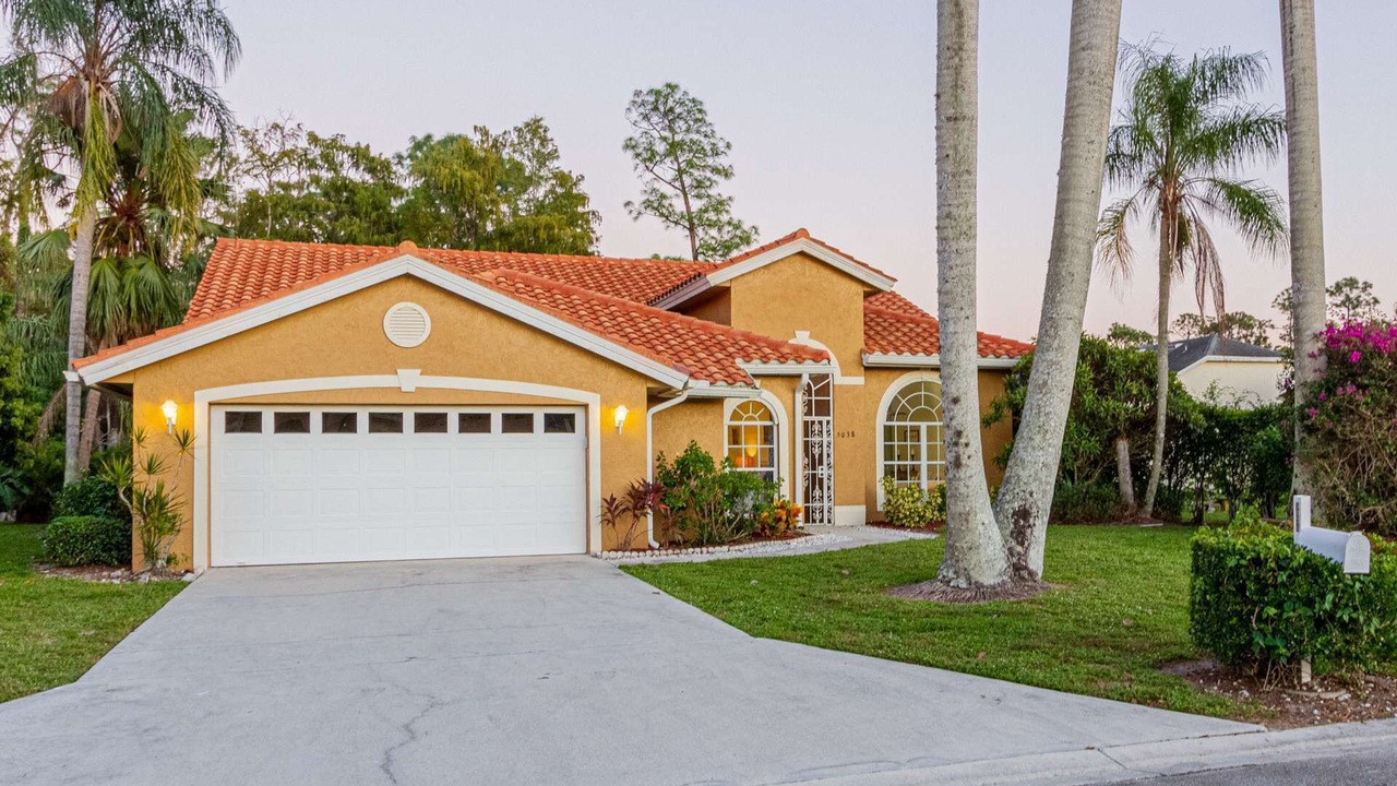Photo of Outdoor in Crown Pointe