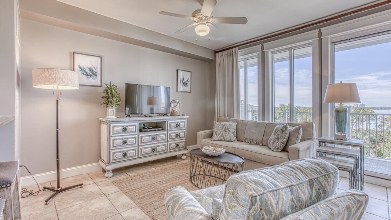 Photo of Livingroom in Baytowne Wharf