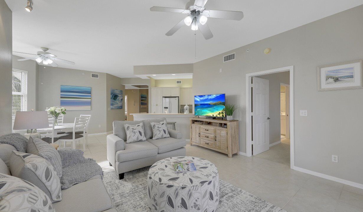 Photo of Livingroom in Vanderbilt Beach