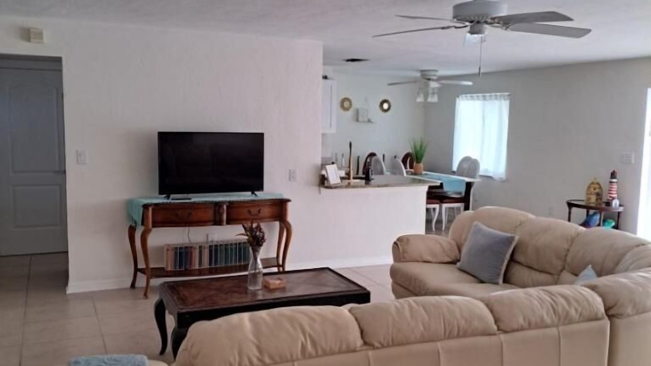 Photo of Livingroom in Fort Myers Shores