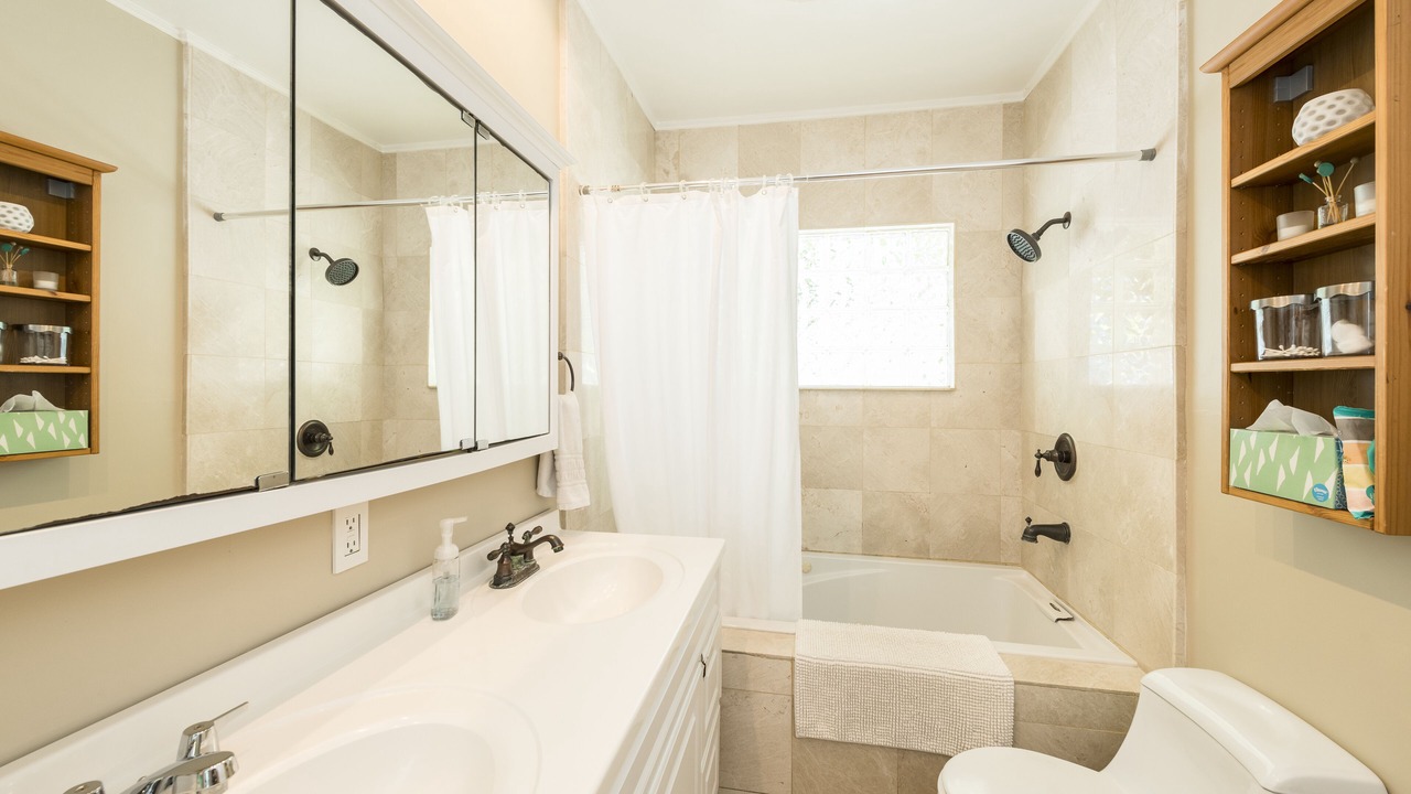 Photo of Bathroom in Uptown - Upper Duval