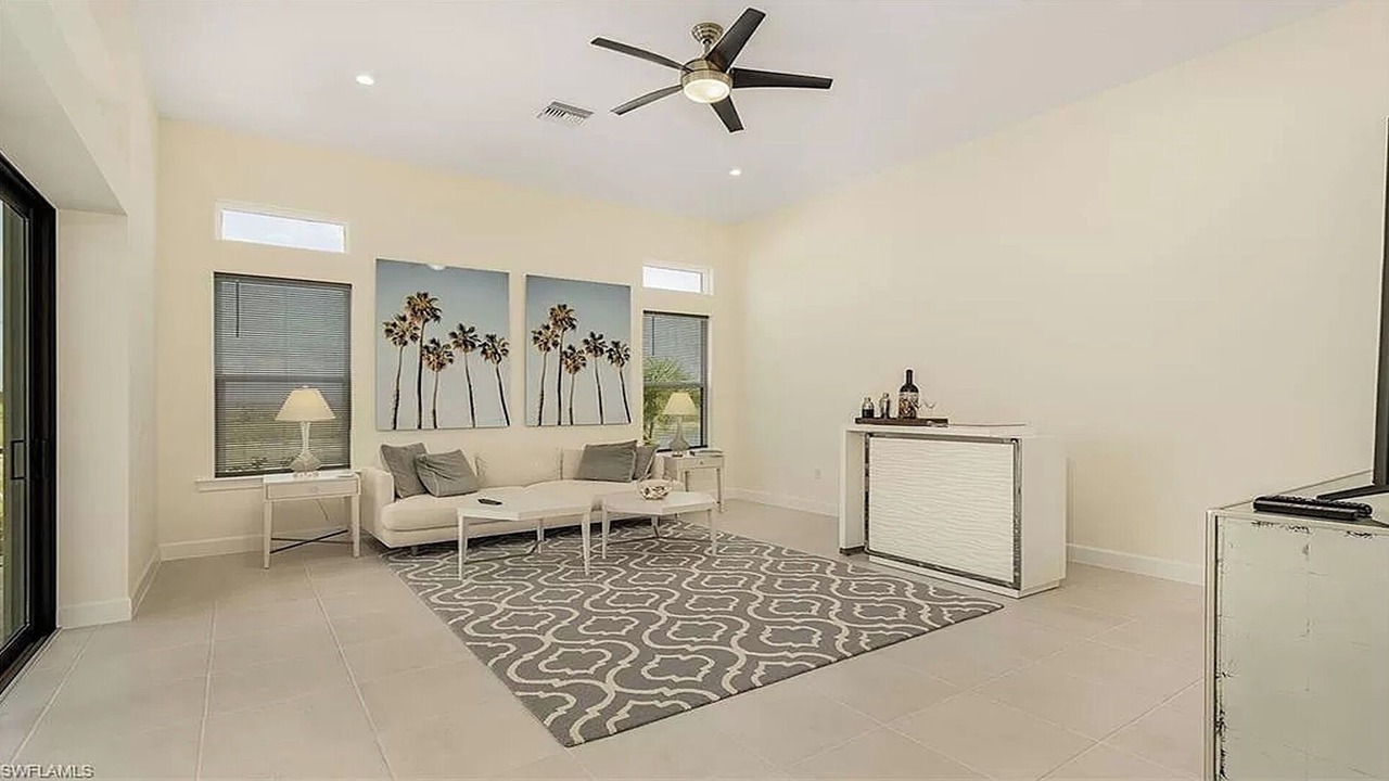 Photo of Livingroom in Naples
