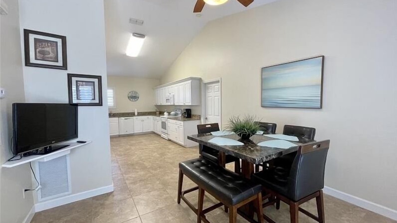 Photo of Livingroom in Wilbur-By-The-Sea