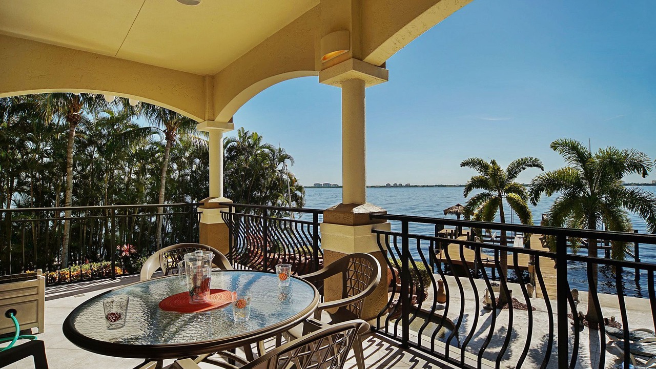 Photo of Patio Balcony in Yacht Club