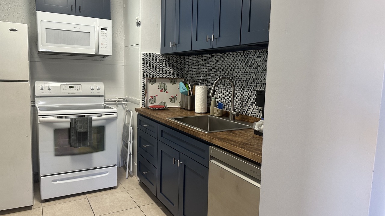 Photo of Kitchen in Hollywood South Central Beach