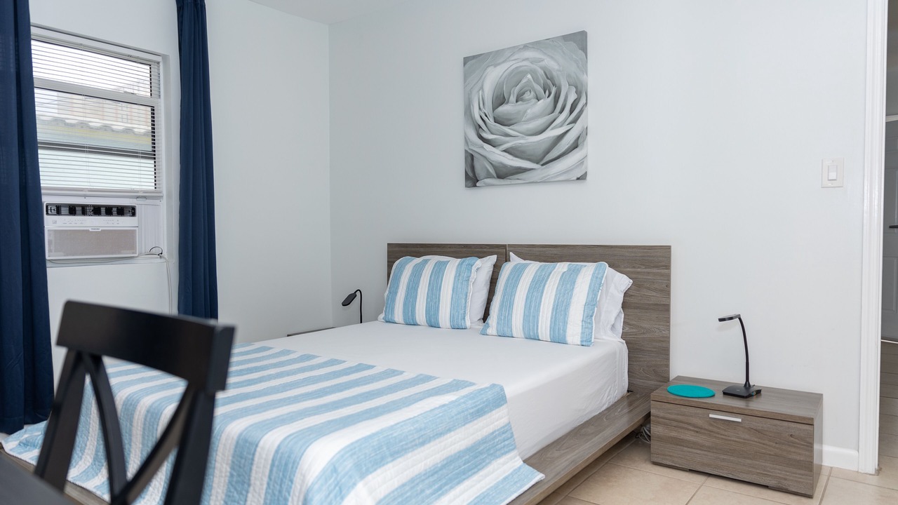 Photo of Bedroom in Hollywood South Central Beach