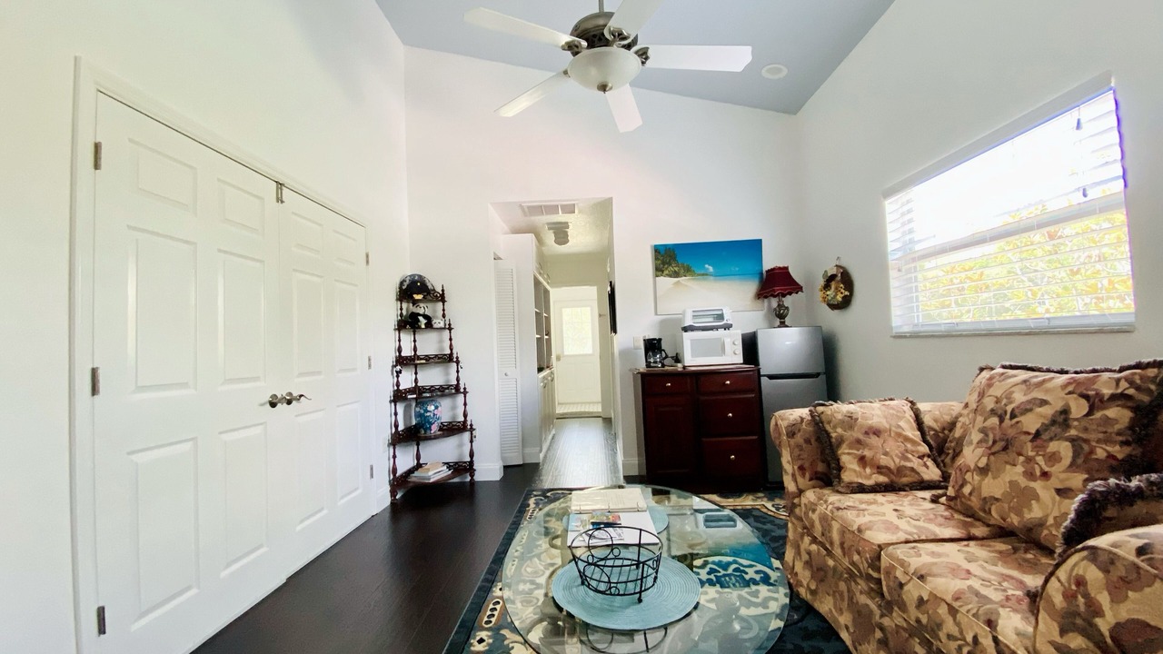 Photo of Livingroom in Tarpon Springs