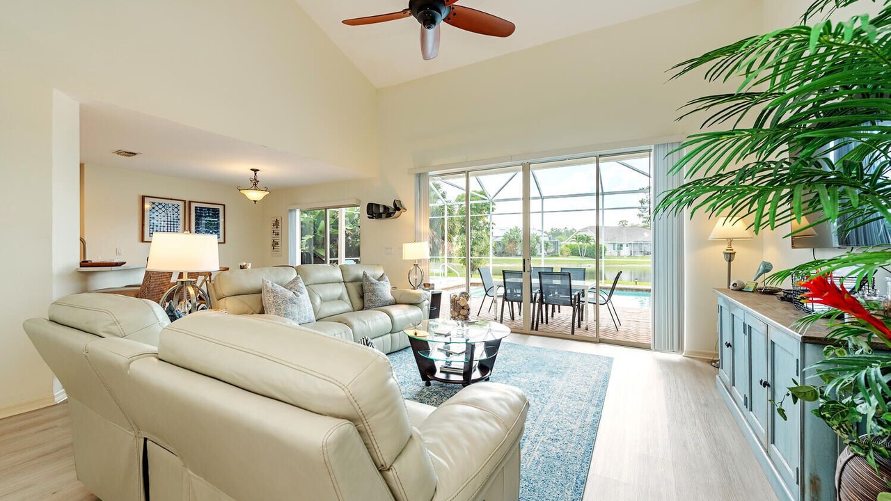 Photo of Livingroom in Crown Pointe