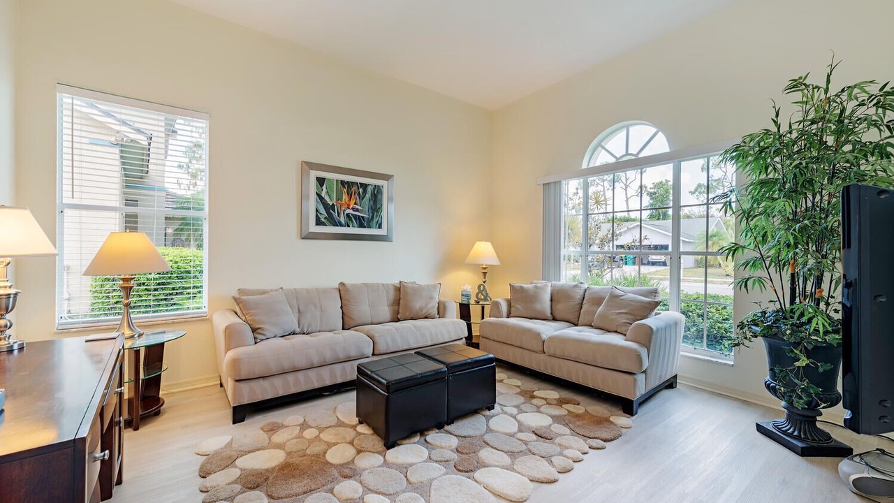 Photo of Livingroom in Crown Pointe