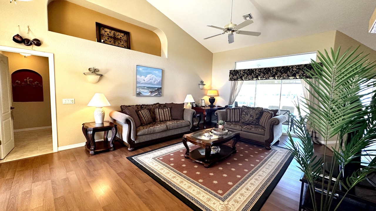 Photo of Livingroom in South Gulf Cove