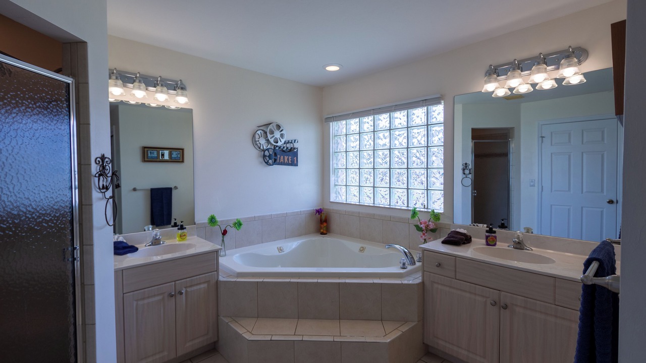 Photo of Bathroom in Joel