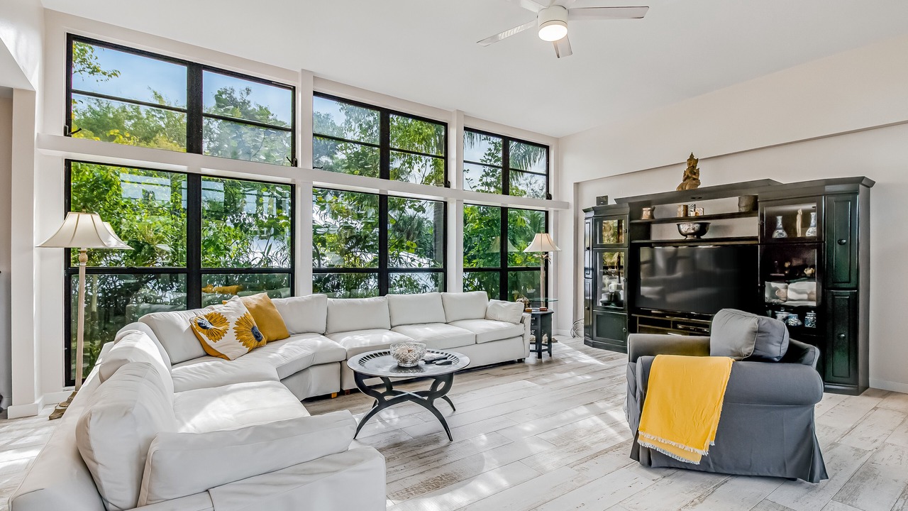 Photo of Livingroom in Longbeach Village