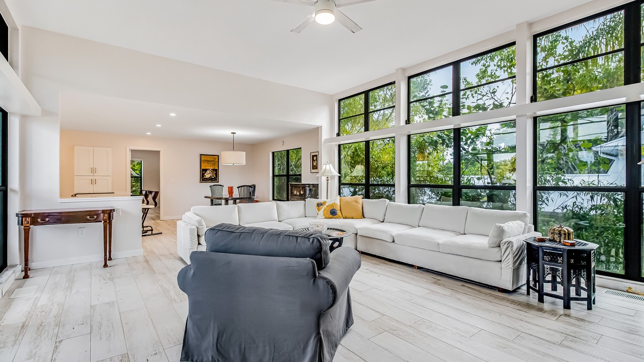 Photo of Livingroom in Longbeach Village