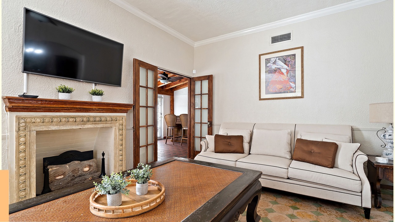 Photo of Livingroom in Old Northwood Historic District