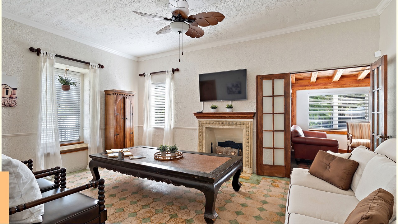 Photo of Livingroom in Old Northwood Historic District
