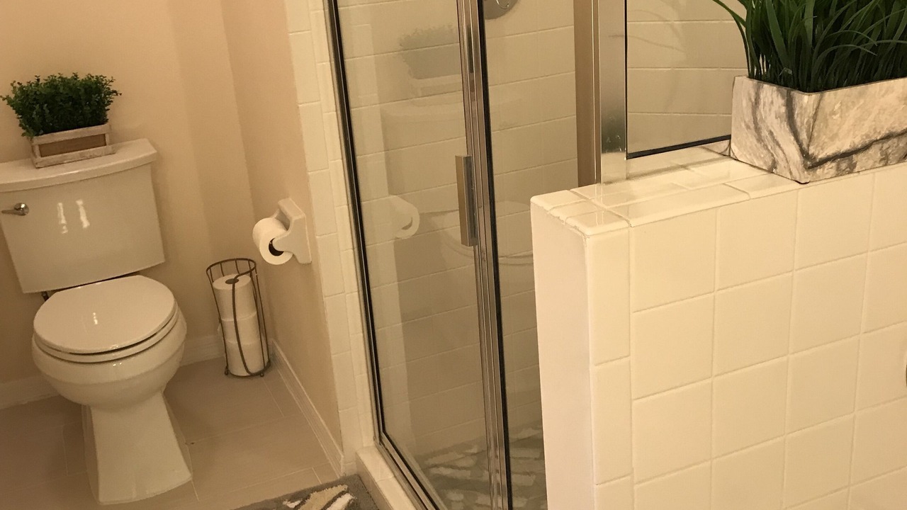 Photo of Bathroom in Imperial Golf Estates