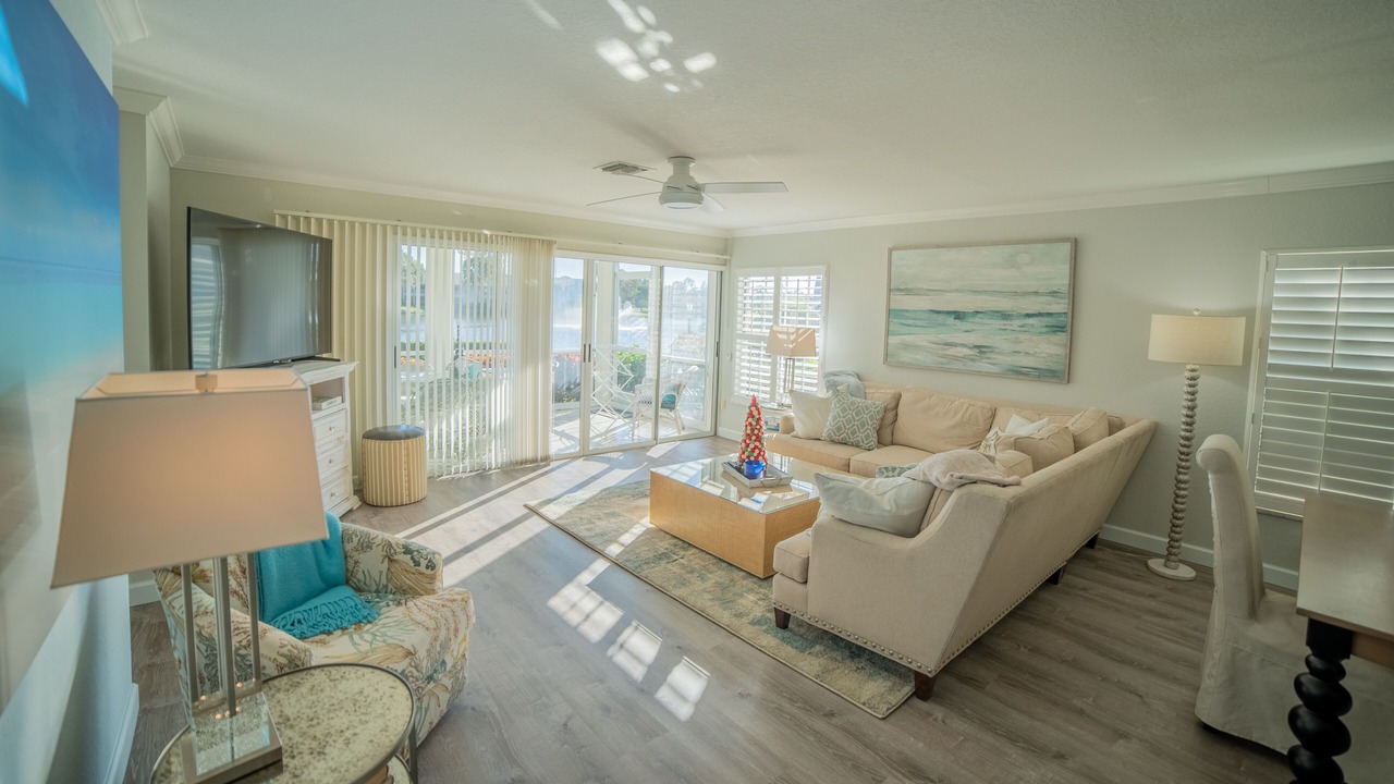 Photo of Livingroom in Imperial Golf Estates