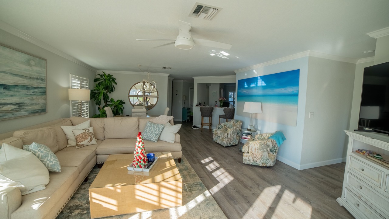 Photo of Livingroom in Imperial Golf Estates