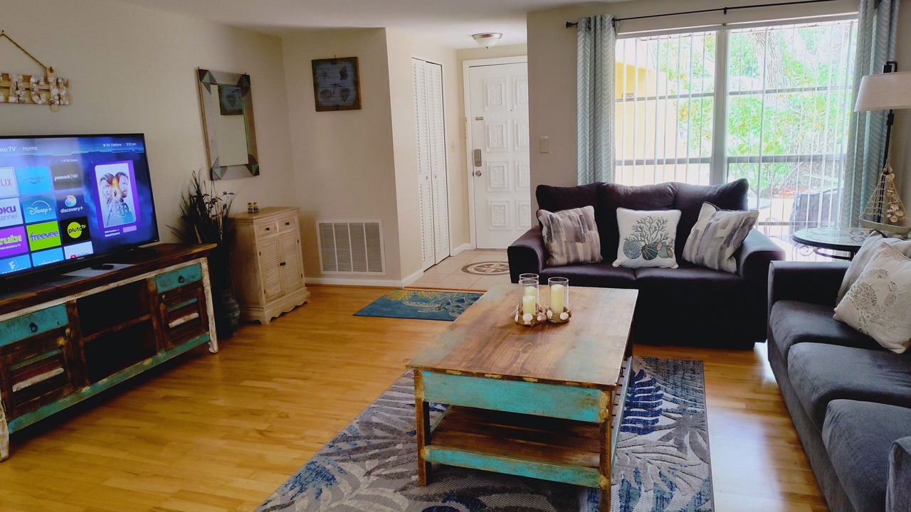 Photo of Livingroom in Embassy Hills
