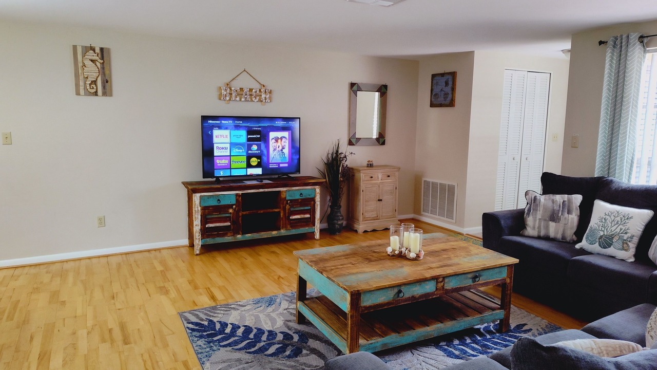 Photo of Livingroom in Embassy Hills