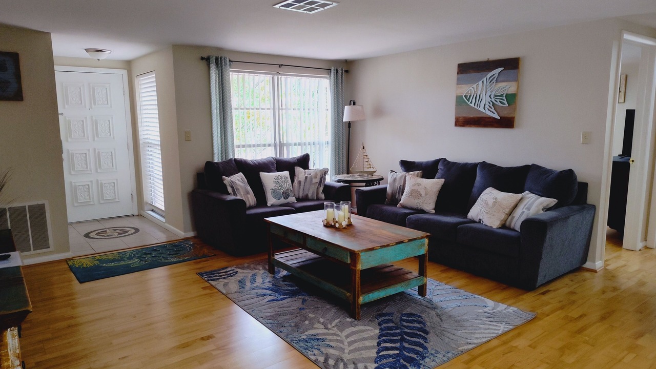 Photo of Livingroom in Embassy Hills