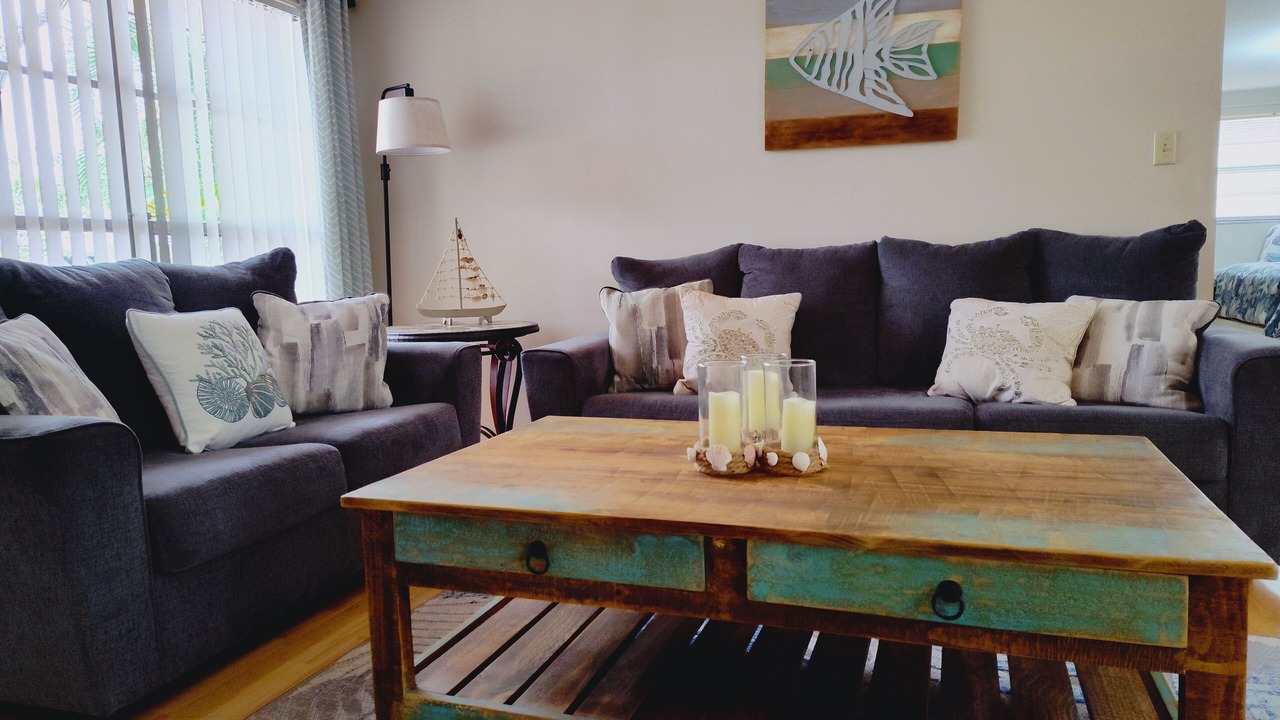 Photo of Livingroom in Embassy Hills