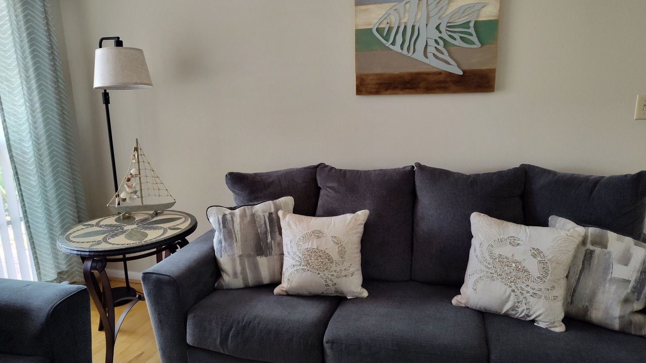 Photo of Livingroom in Embassy Hills