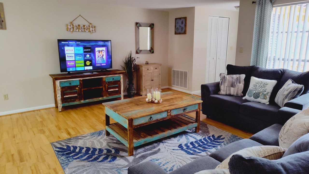 Photo of Livingroom in Embassy Hills
