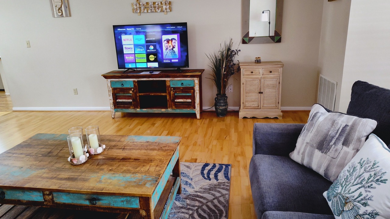 Photo of Livingroom in Embassy Hills