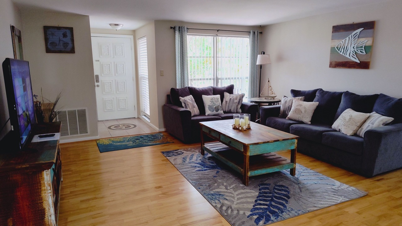 Photo of Livingroom in Embassy Hills