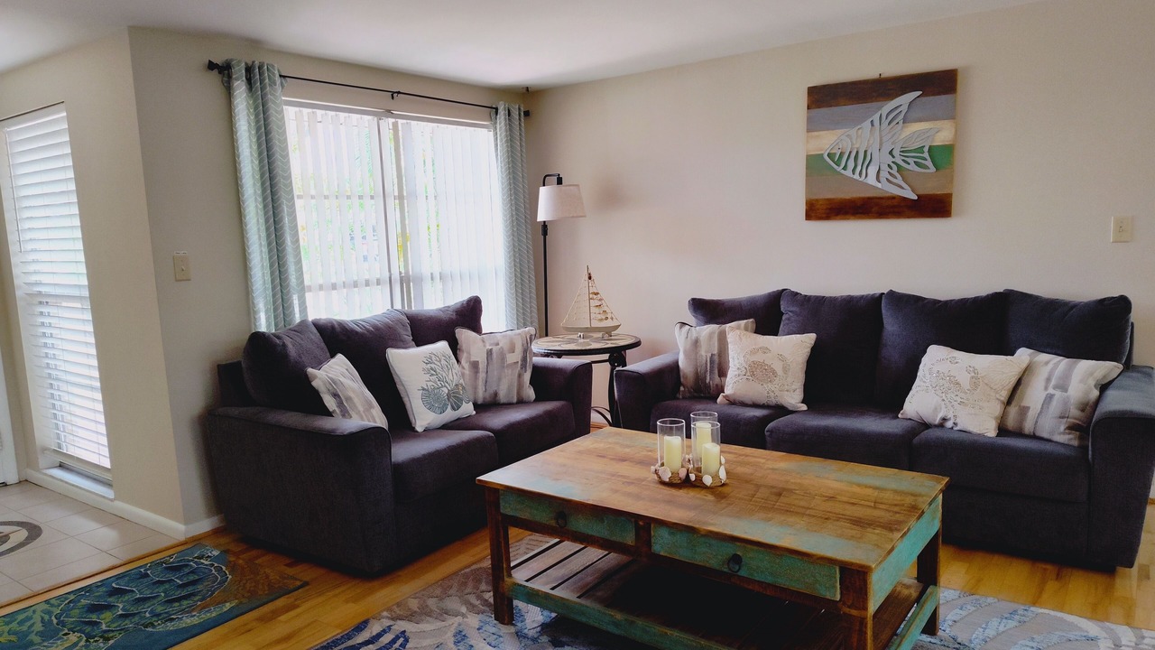 Photo of Livingroom in Embassy Hills