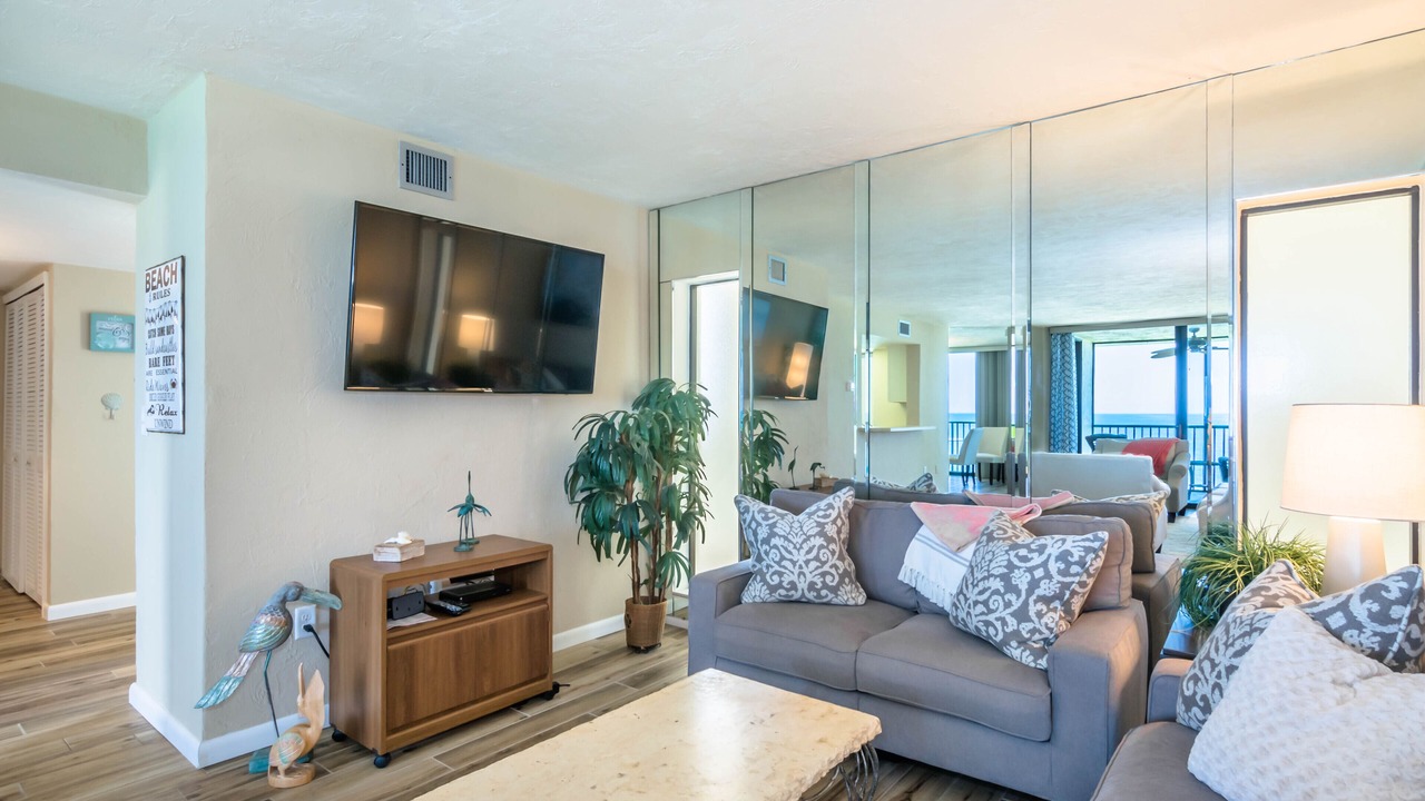 Photo of Livingroom in Vanderbilt Beach