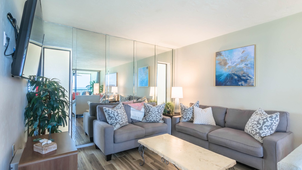 Photo of Livingroom in Vanderbilt Beach