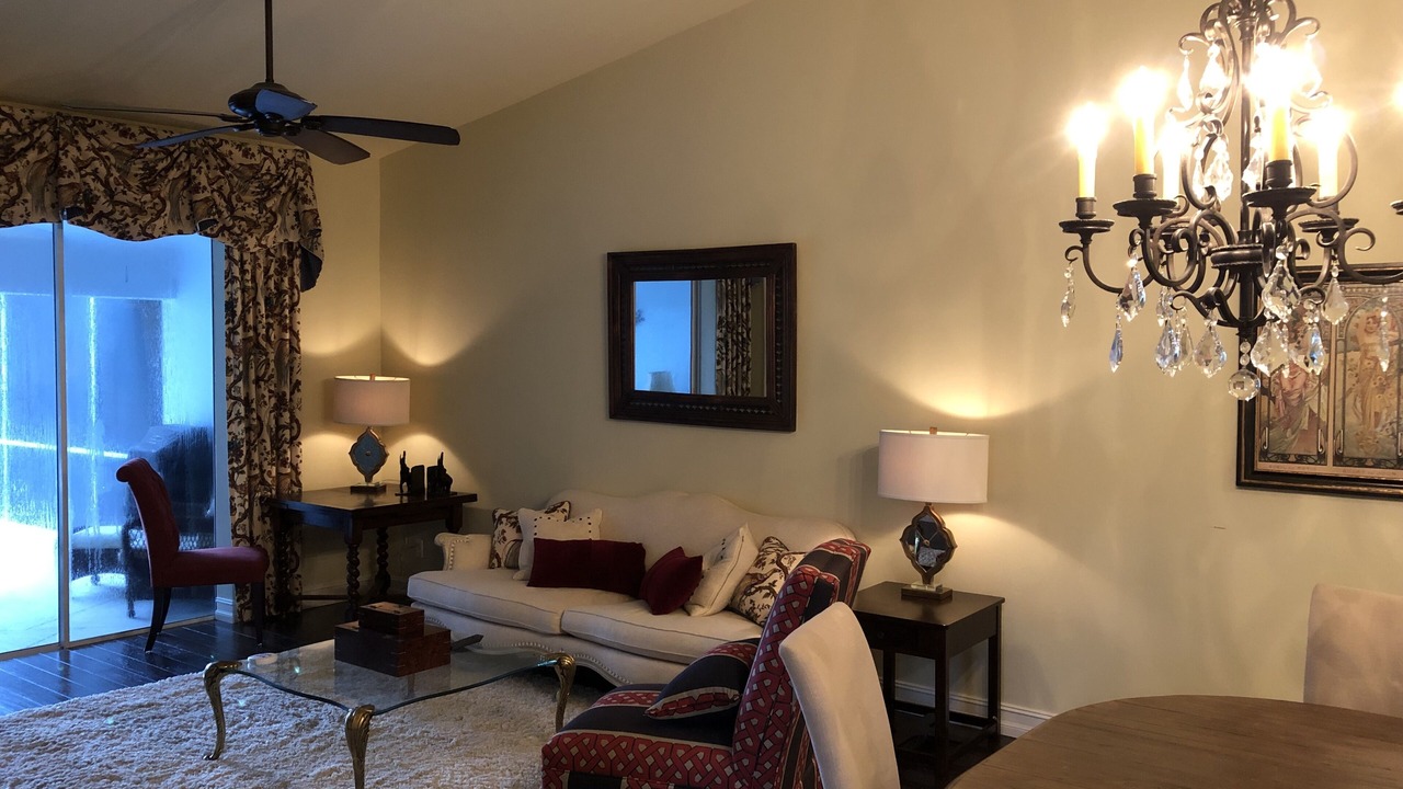 Photo of Livingroom in Vanderbilt Beach