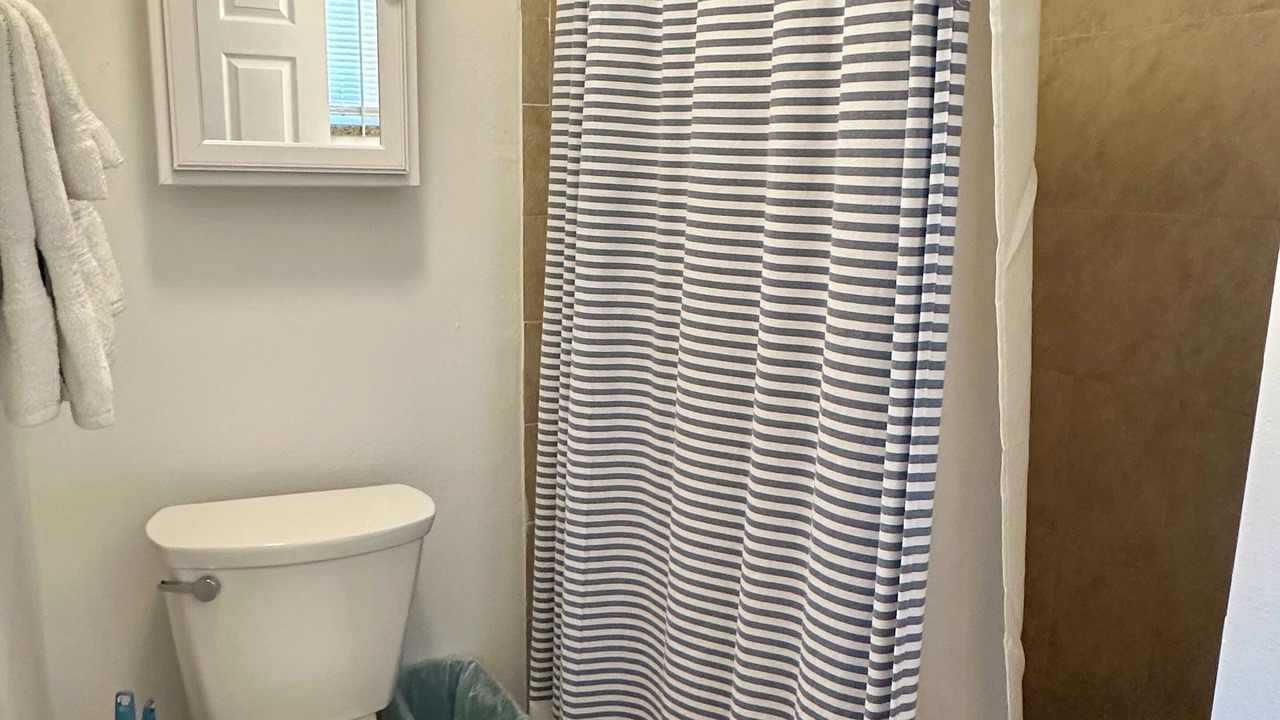 Photo of Bathroom in Weeki Wachee Gardens