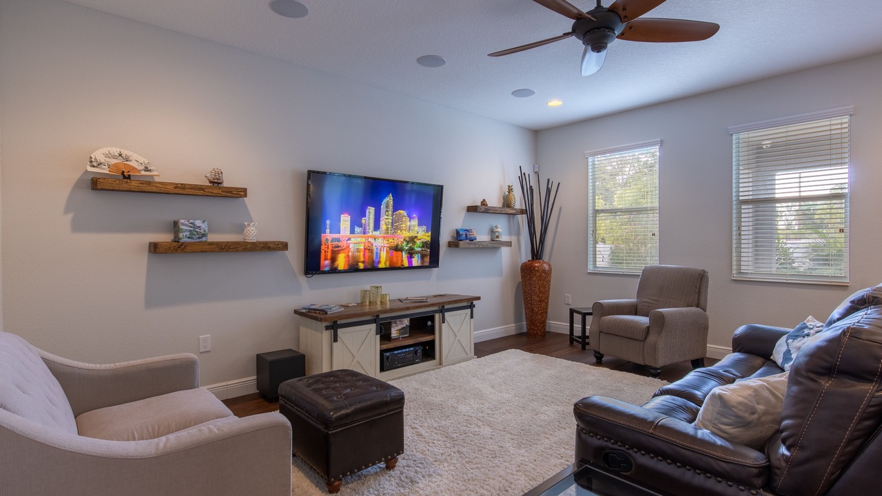 Photo of Livingroom in North Hyde Park