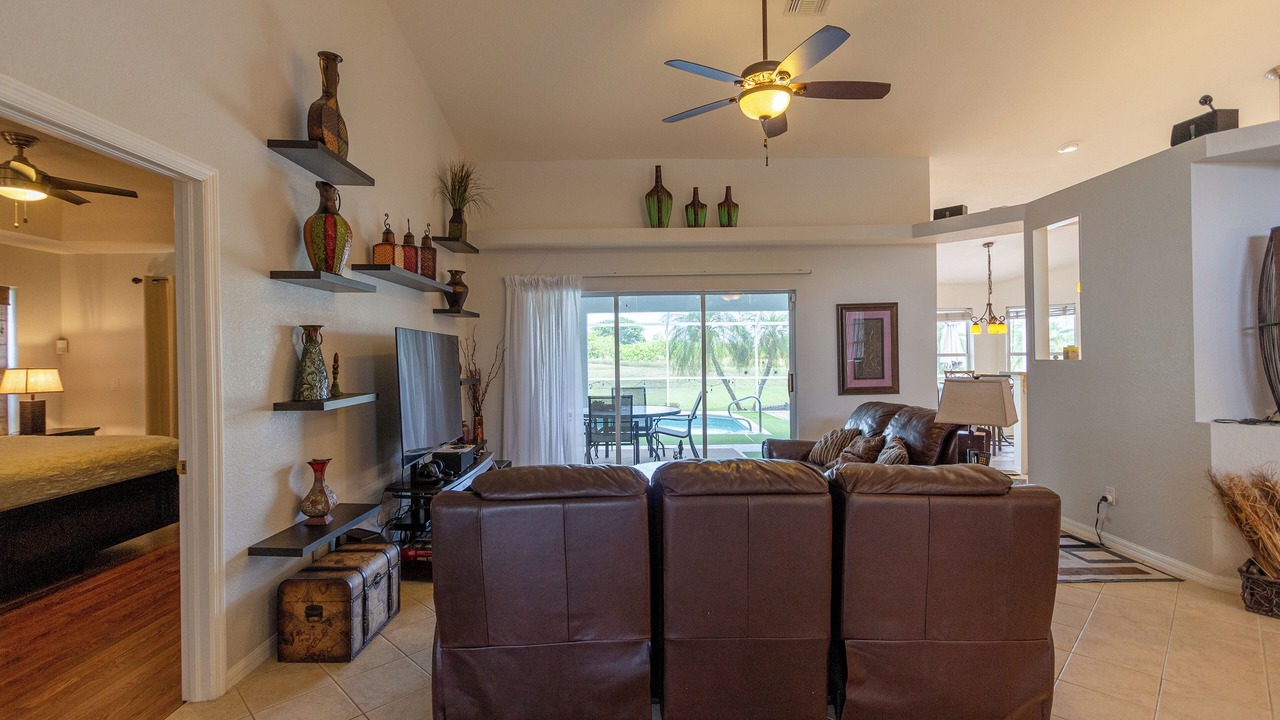 Photo of Livingroom in Mirror Lakes