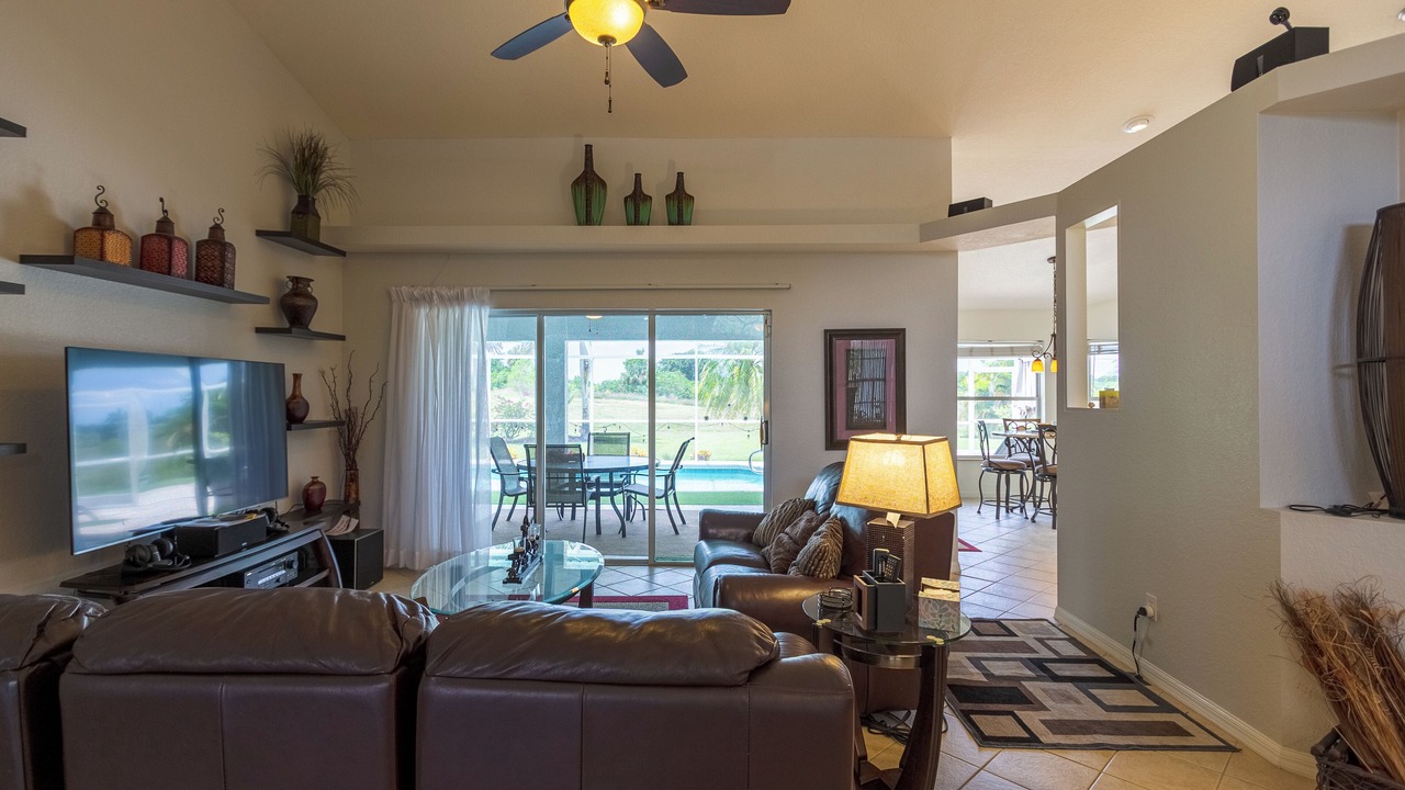 Photo of Livingroom in Mirror Lakes