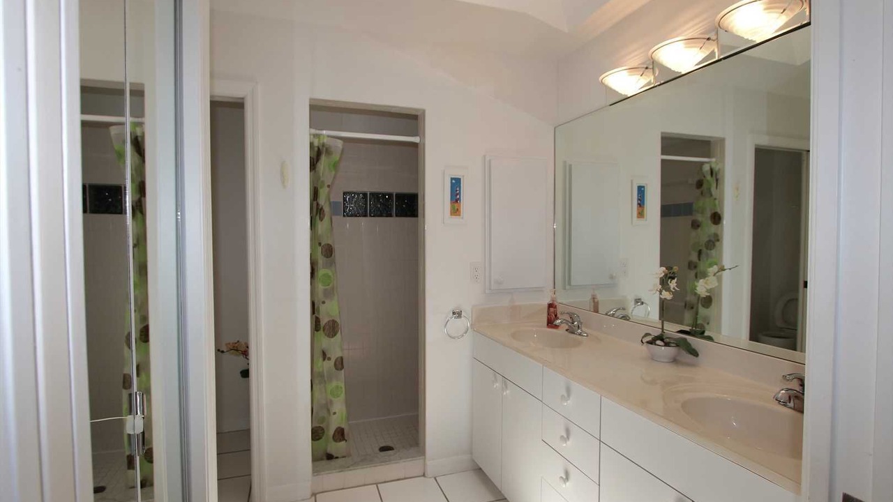Photo of Bathroom in Eisenhower