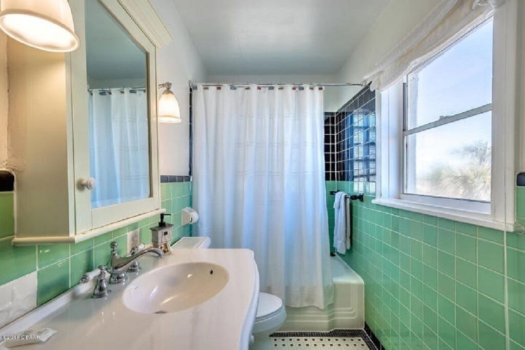 Photo of Bathroom in Rosemont