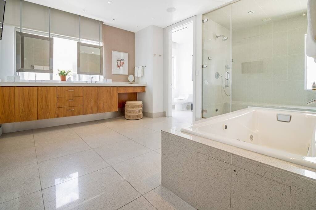 Photo of Bathroom in Flamingo/Lummus