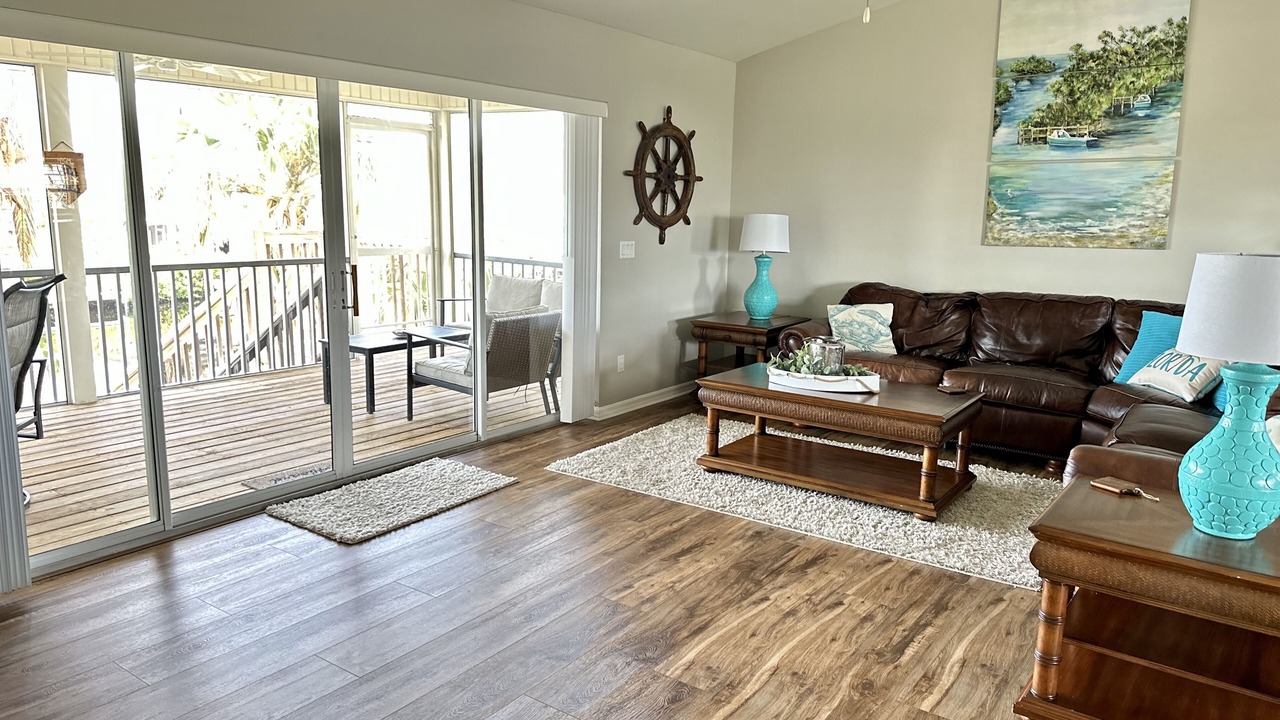 Photo of Livingroom in Pine Island Center