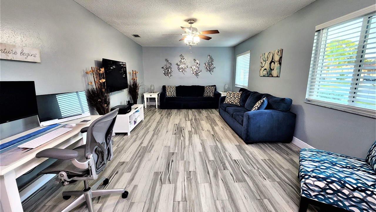 Photo of Livingroom in Bay Crest Park