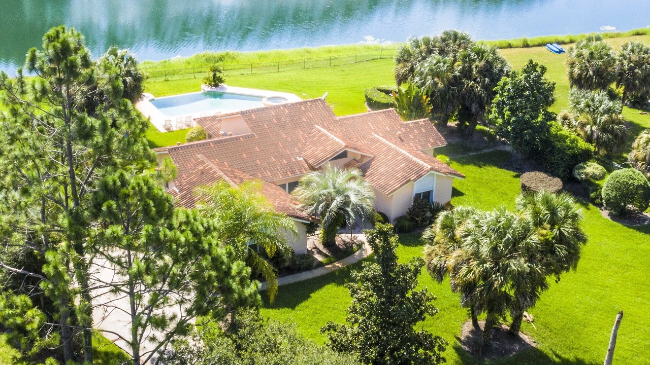 Photo of Outdoor in Groveland
