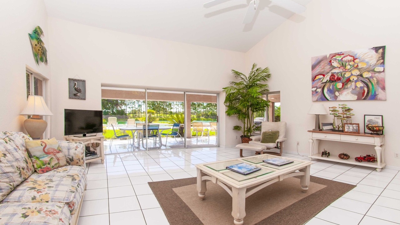 Photo of Livingroom in Groveland
