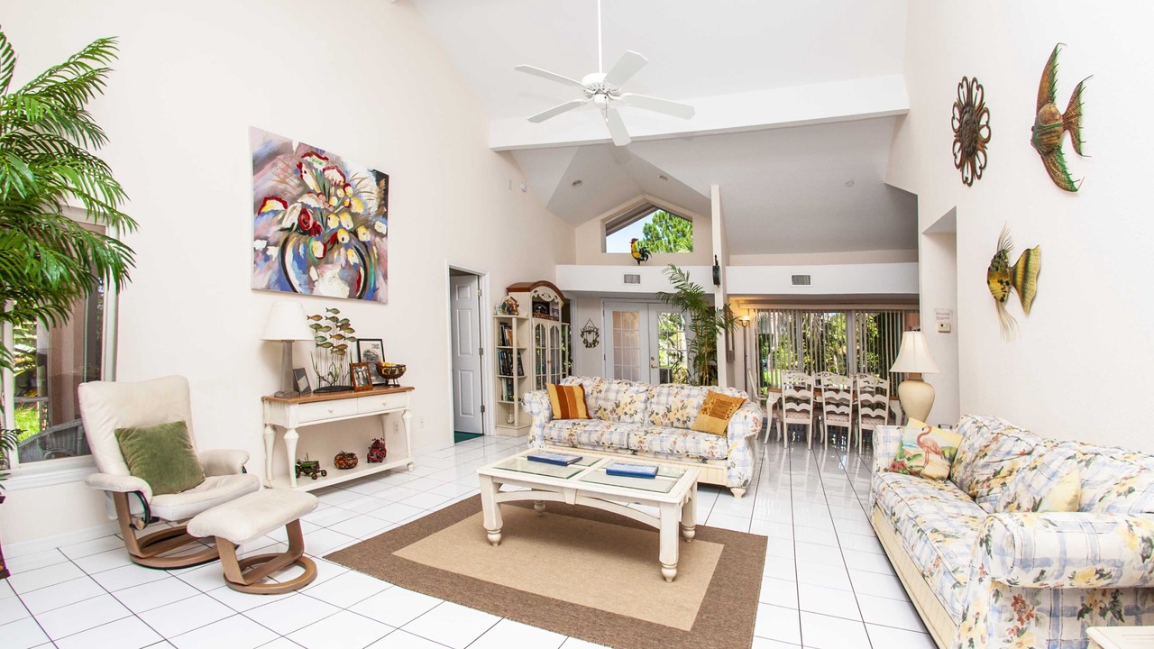 Photo of Livingroom in Groveland