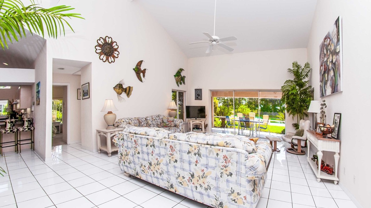 Photo of Livingroom in Groveland